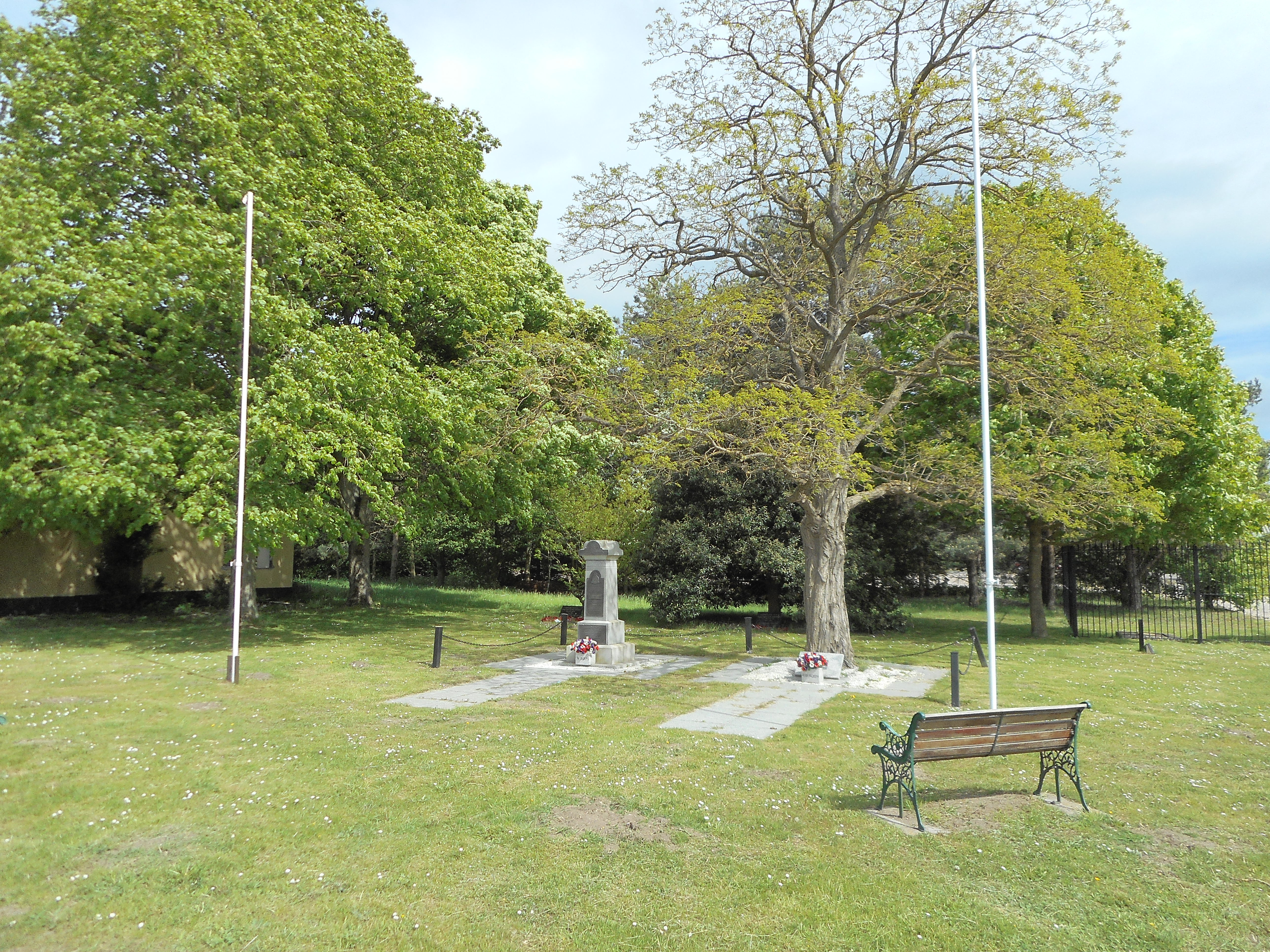 Holme on Spalding Moor (76 Squadron) War Memorials Online